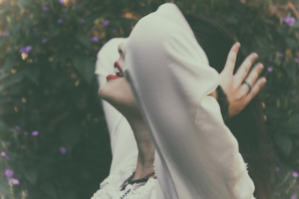 Free Image of Woman with hands on head - looking up 