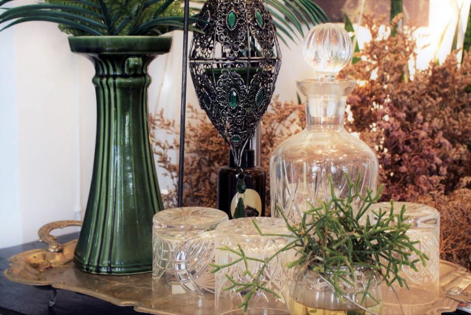 Free Image of Whiskey decanter and drinking glasses  