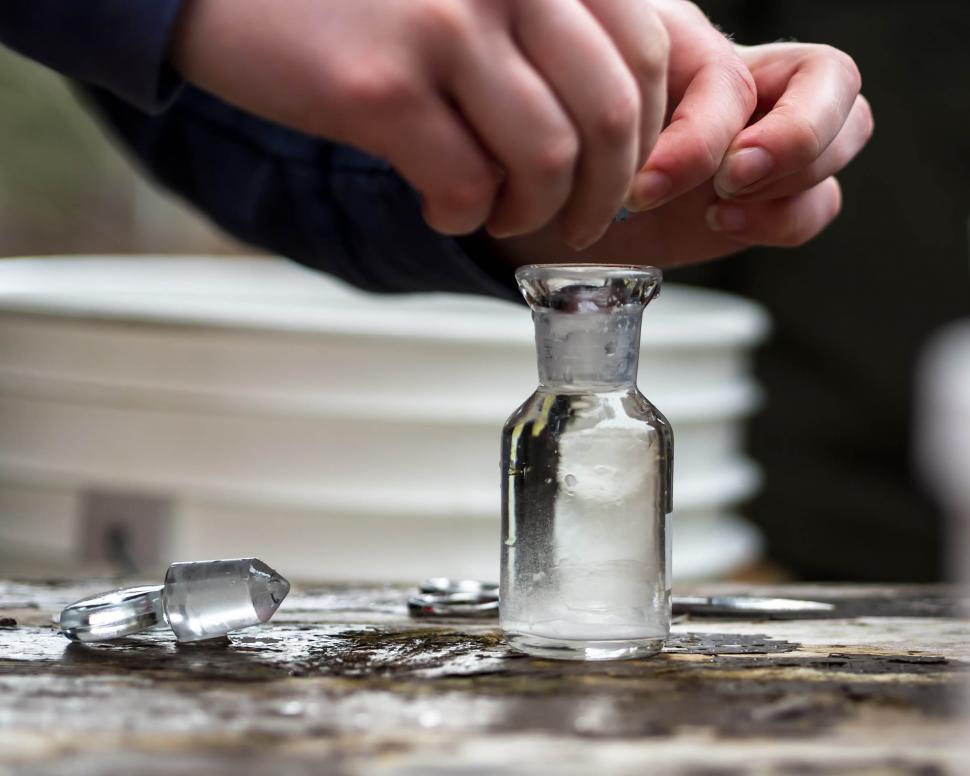 Free Image of Mixing reagents 