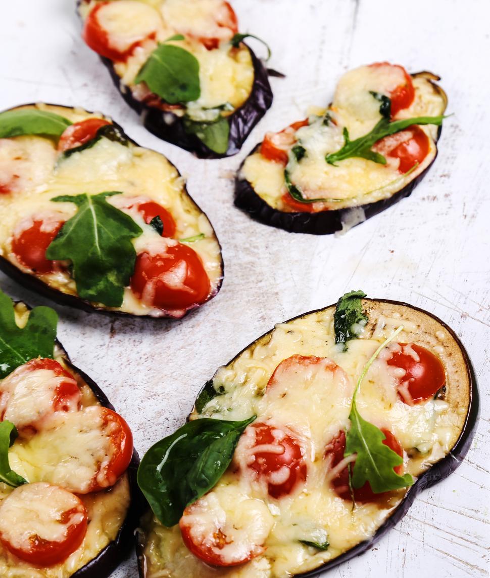 Free Image of Eggplant pizza 