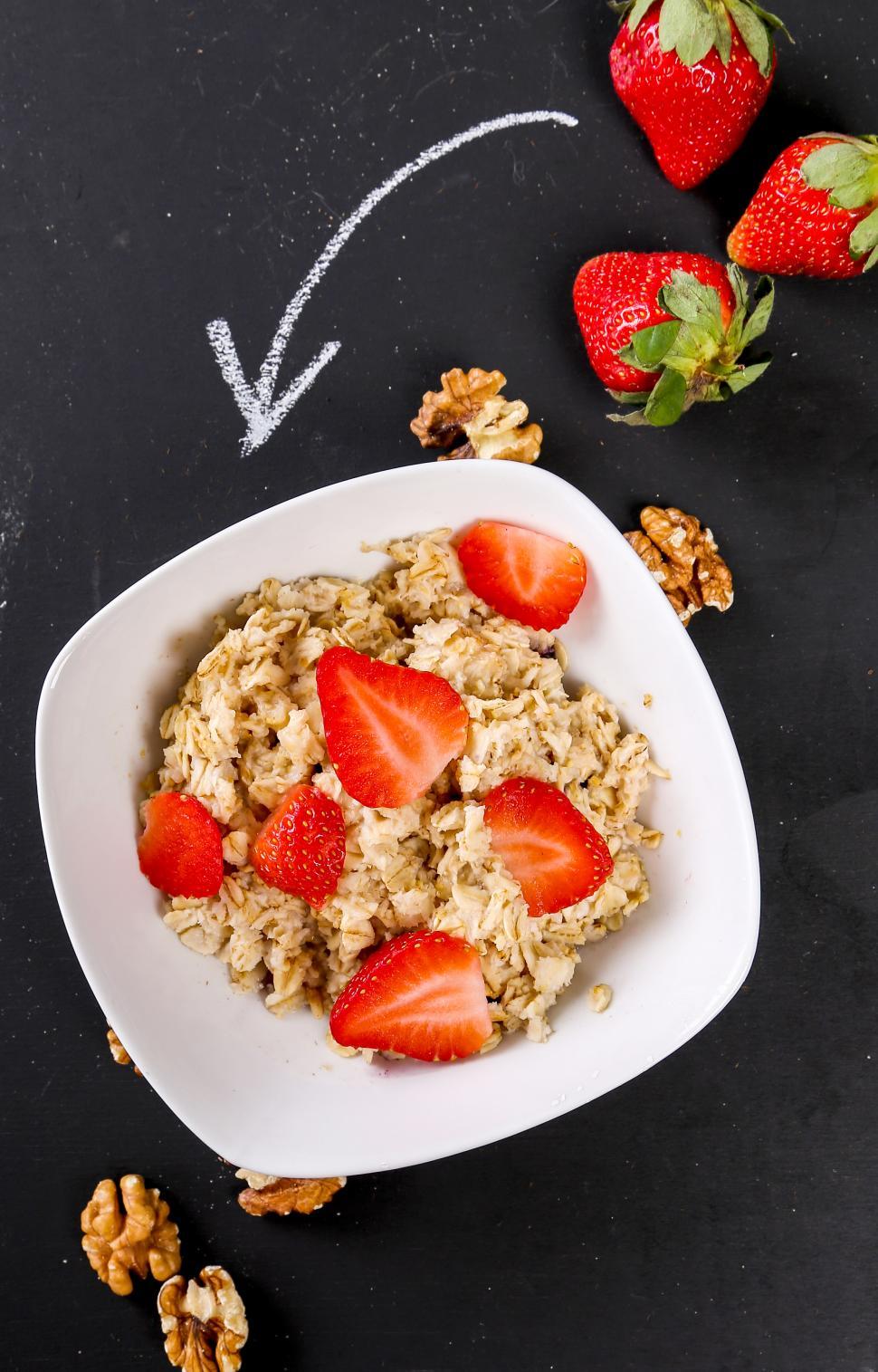 Free Image of Strawberries and nuts 