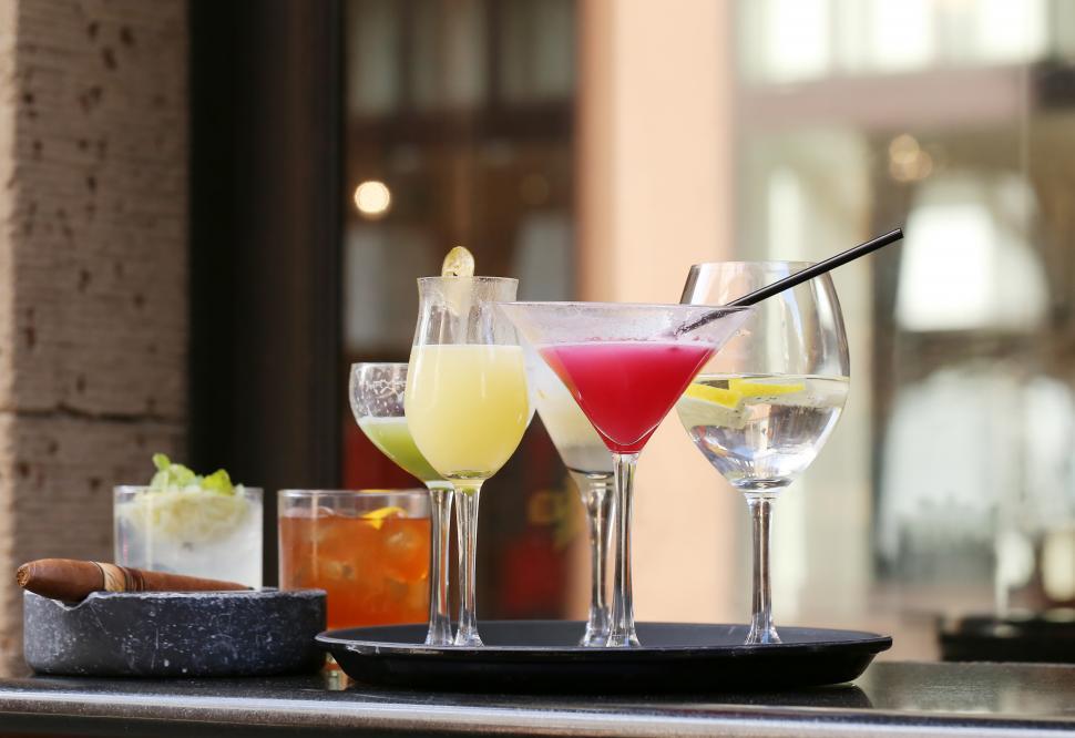 Free Image of Tray of cocktails on the bar 