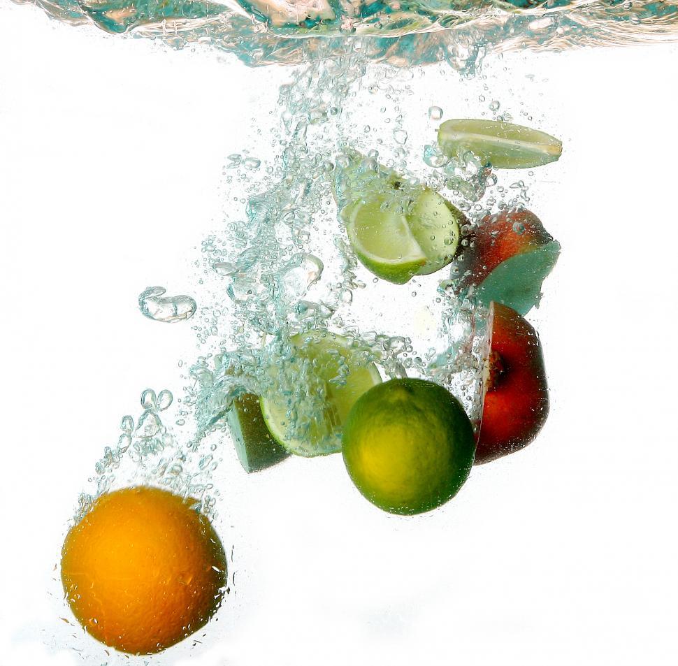 Free Image of Fruit underwater 