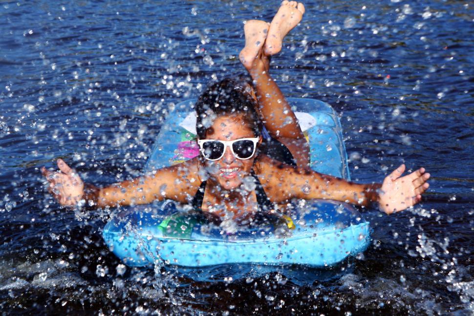 Free Image of Splashing water 