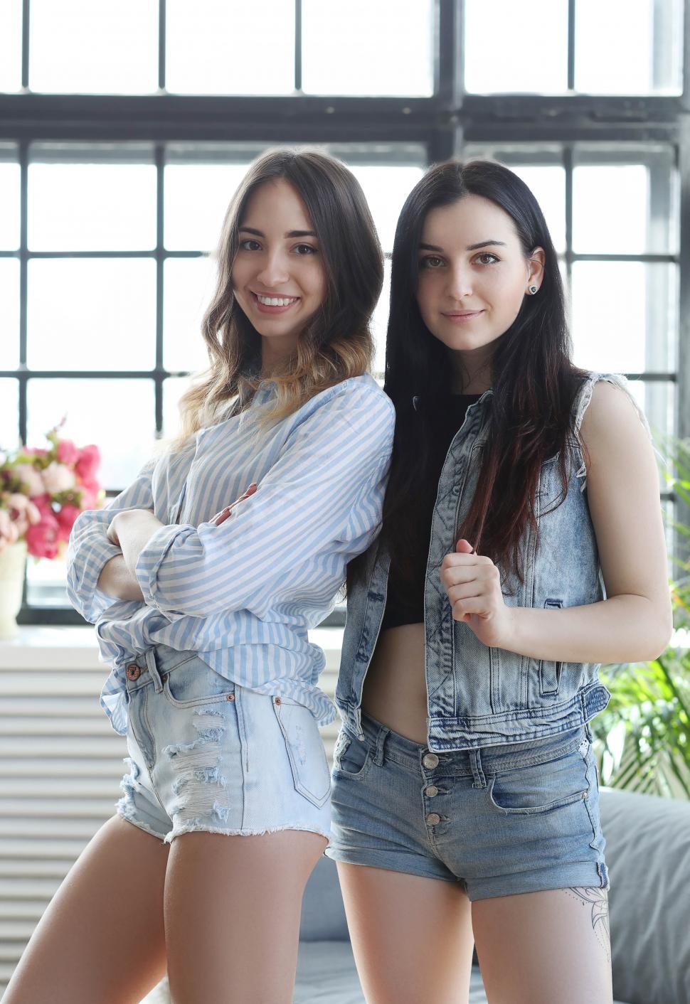 Free Image of Girlfriends standing together 