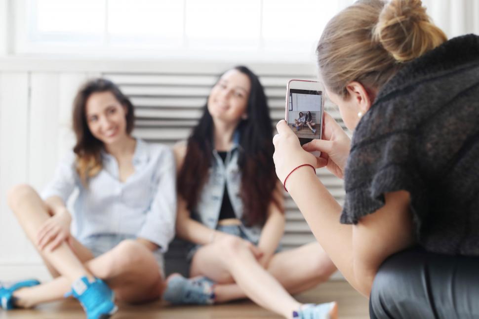 Free Image of Woman takes a photo of young girlfriends 
