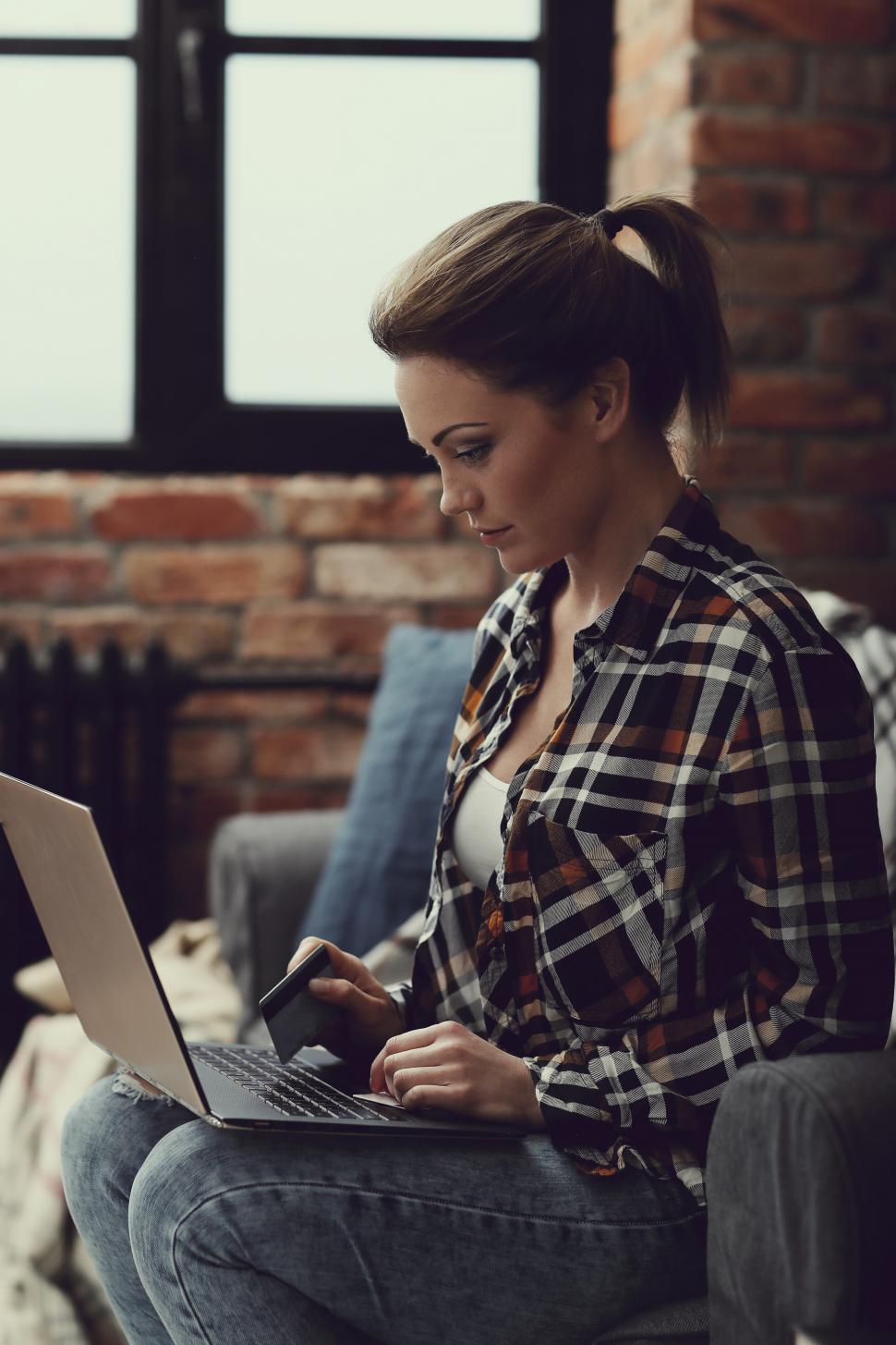 Free Image of Woman shopping online 