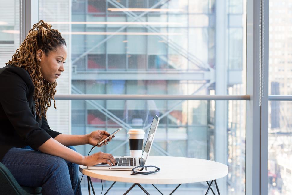 Free Image of Female programmer using laptop 