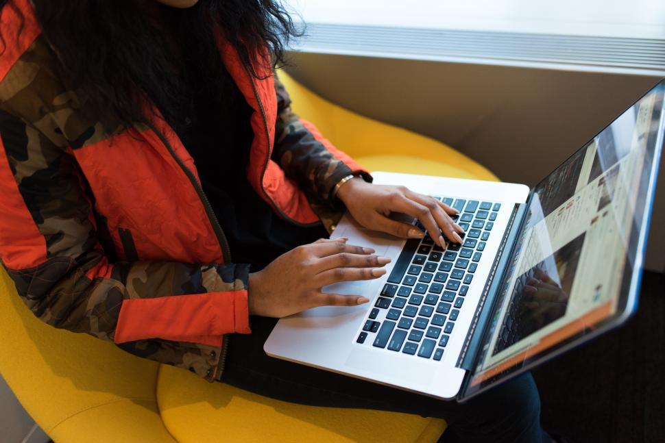 Free Image of Overhead view of stylish woman sitting with laptop 