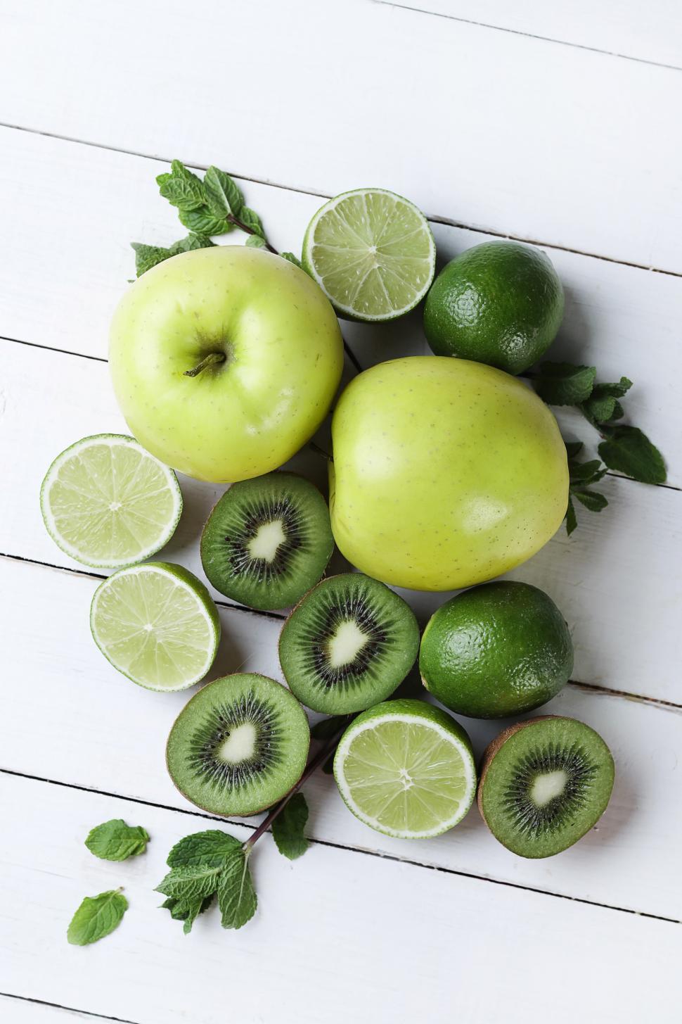 Free Image of Green fruits 