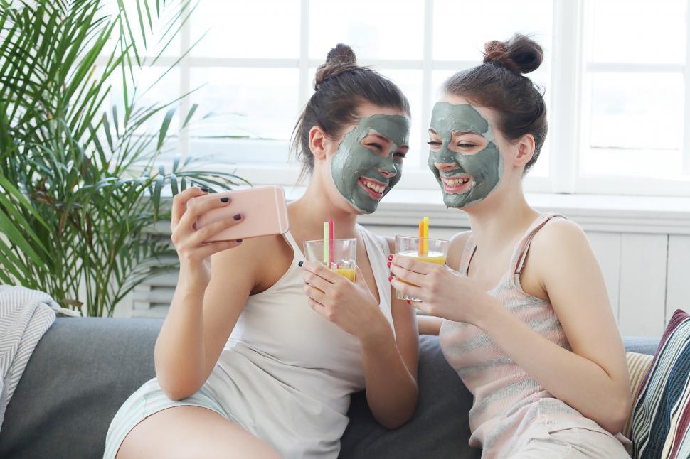 Free Image of Women having fun during spa day 