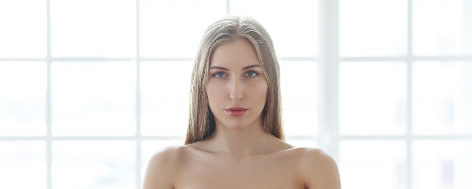 Free Image of Wide image of blonde woman facing camera 