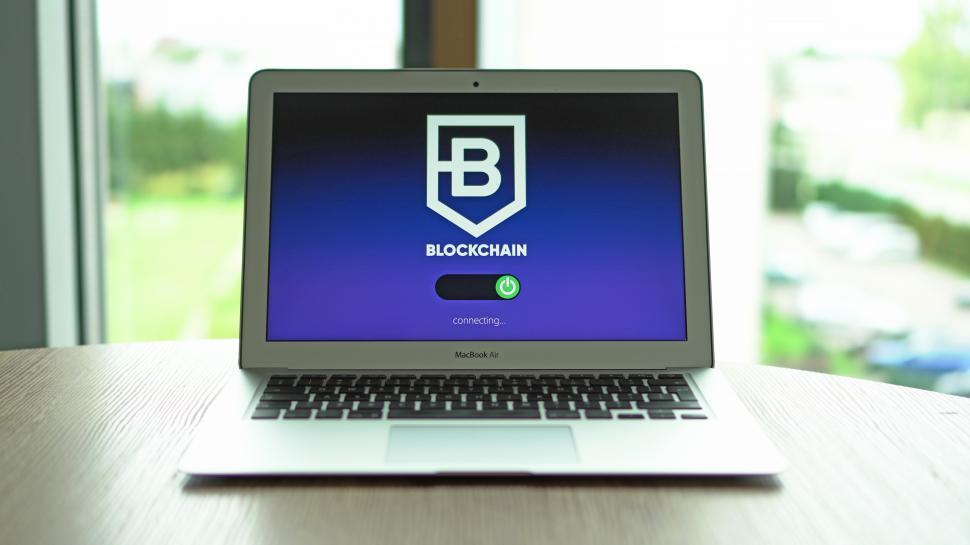 Free Image of Connecting to blockchain platform concept  