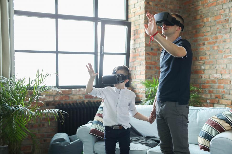 Free Image of Virtual Reality Family Games 