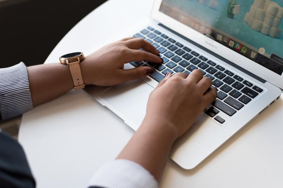 Free Image of Woman hands and laptop 