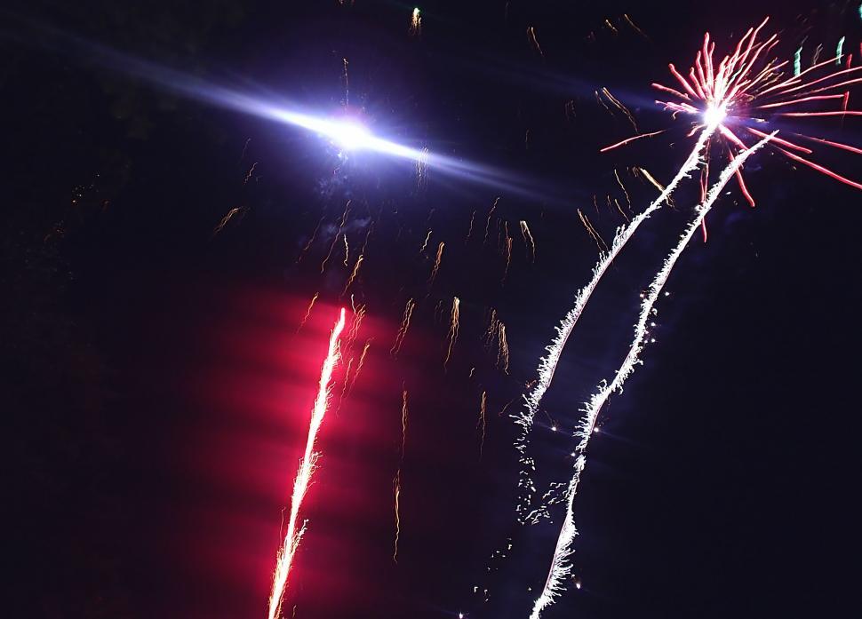Free Image of Fireworks over the night sky 