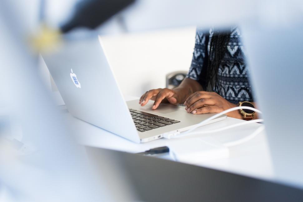 Free Image of Female hands and laptop in office 
