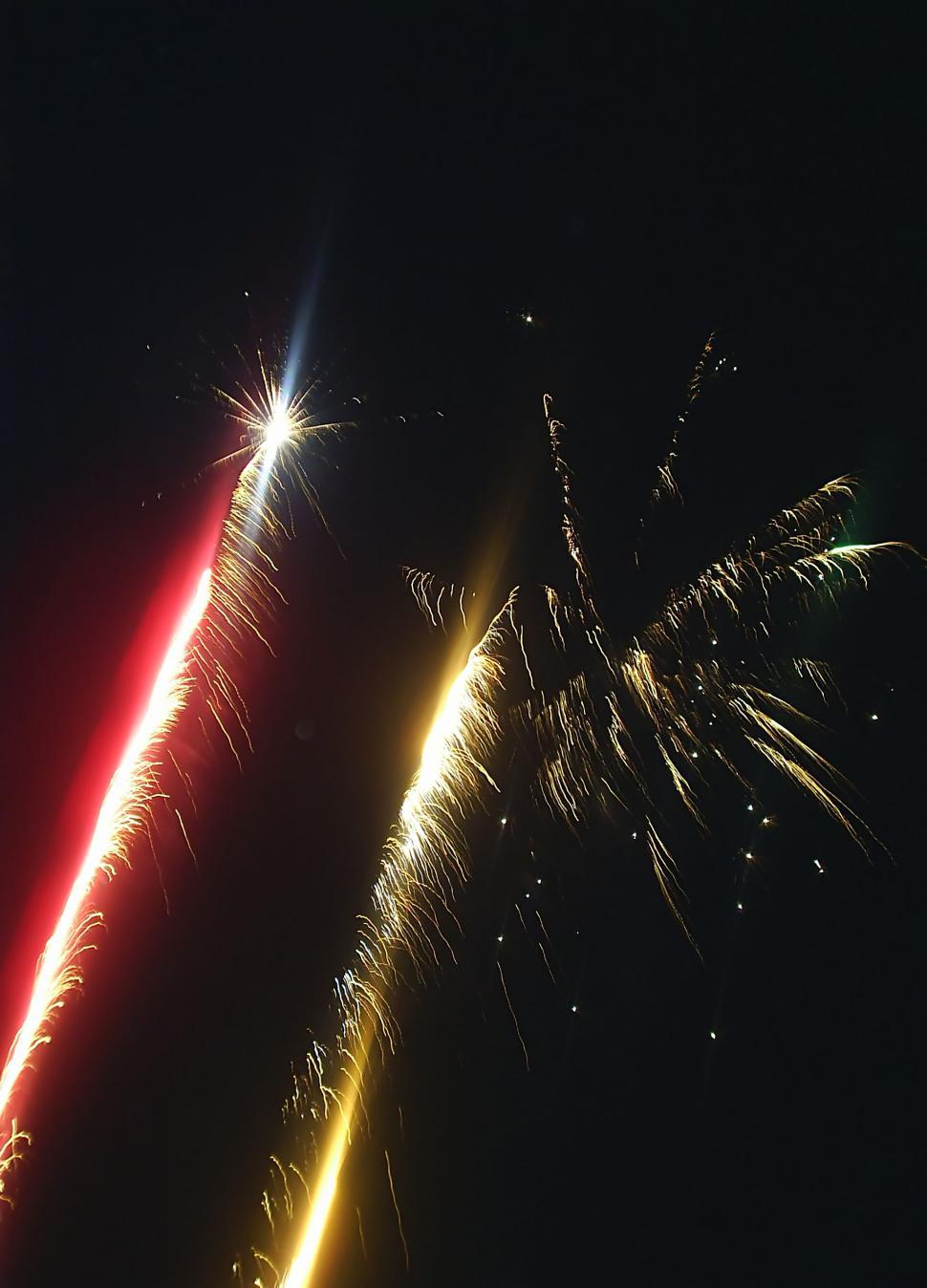 Free Image of Fireworks over the night sky 