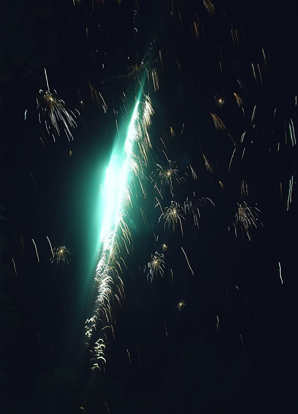 Free Image of Fireworks over the night sky 