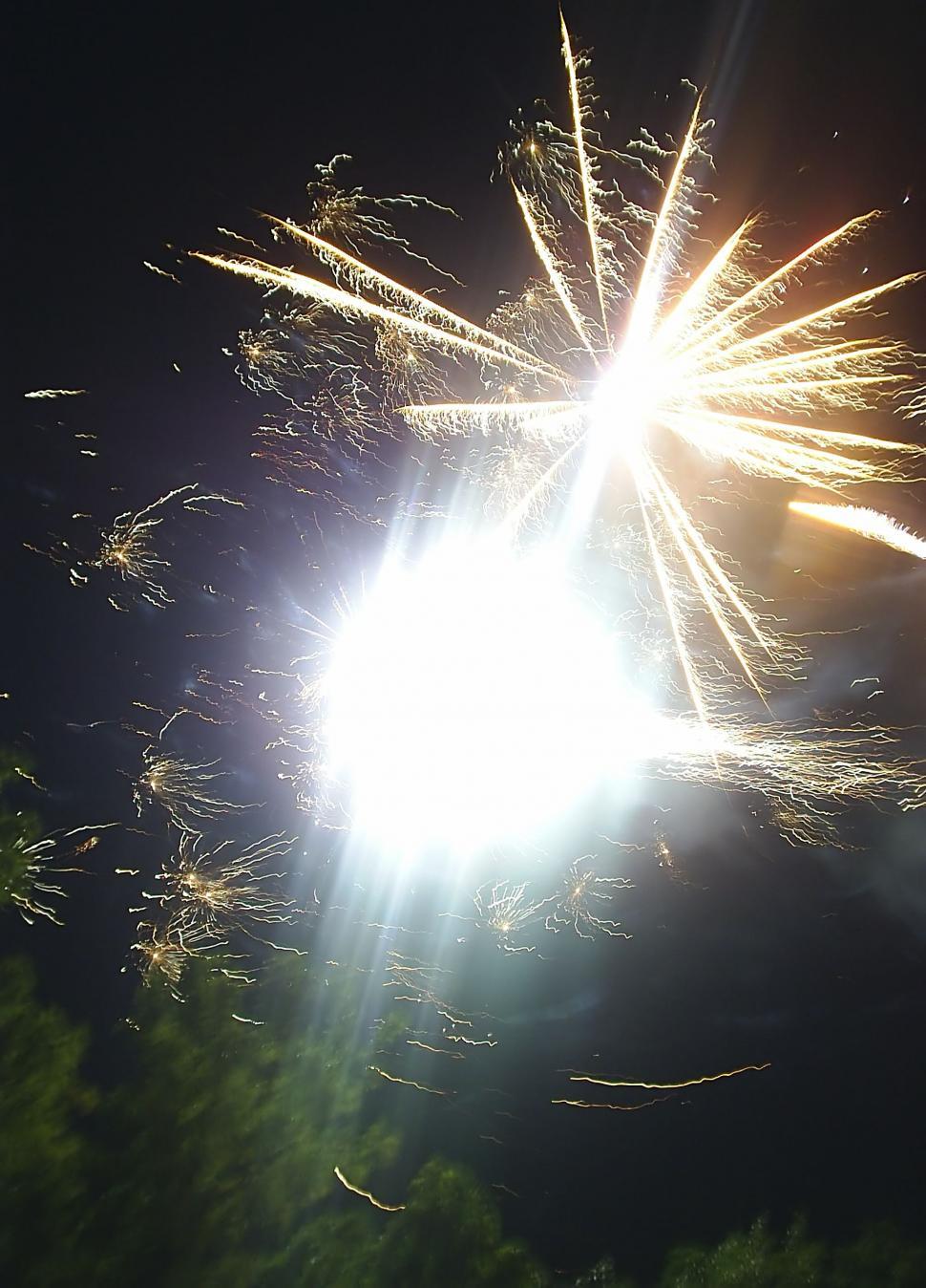 Free Image of Fireworks over the night sky 