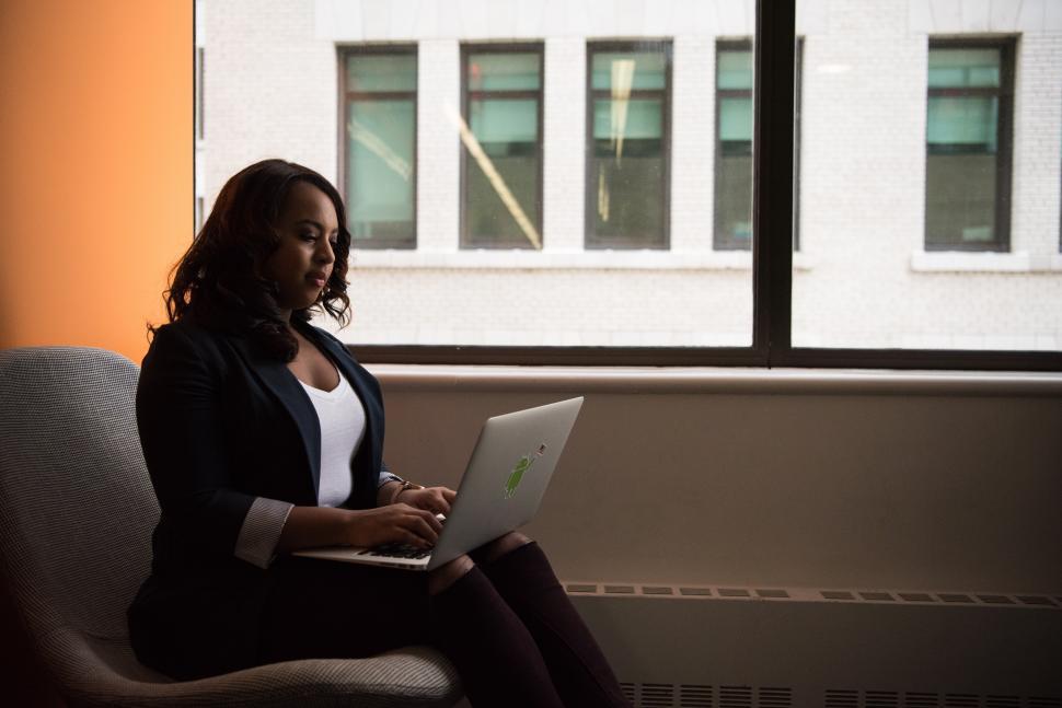 Free Image of Female corporate manager with laptop 