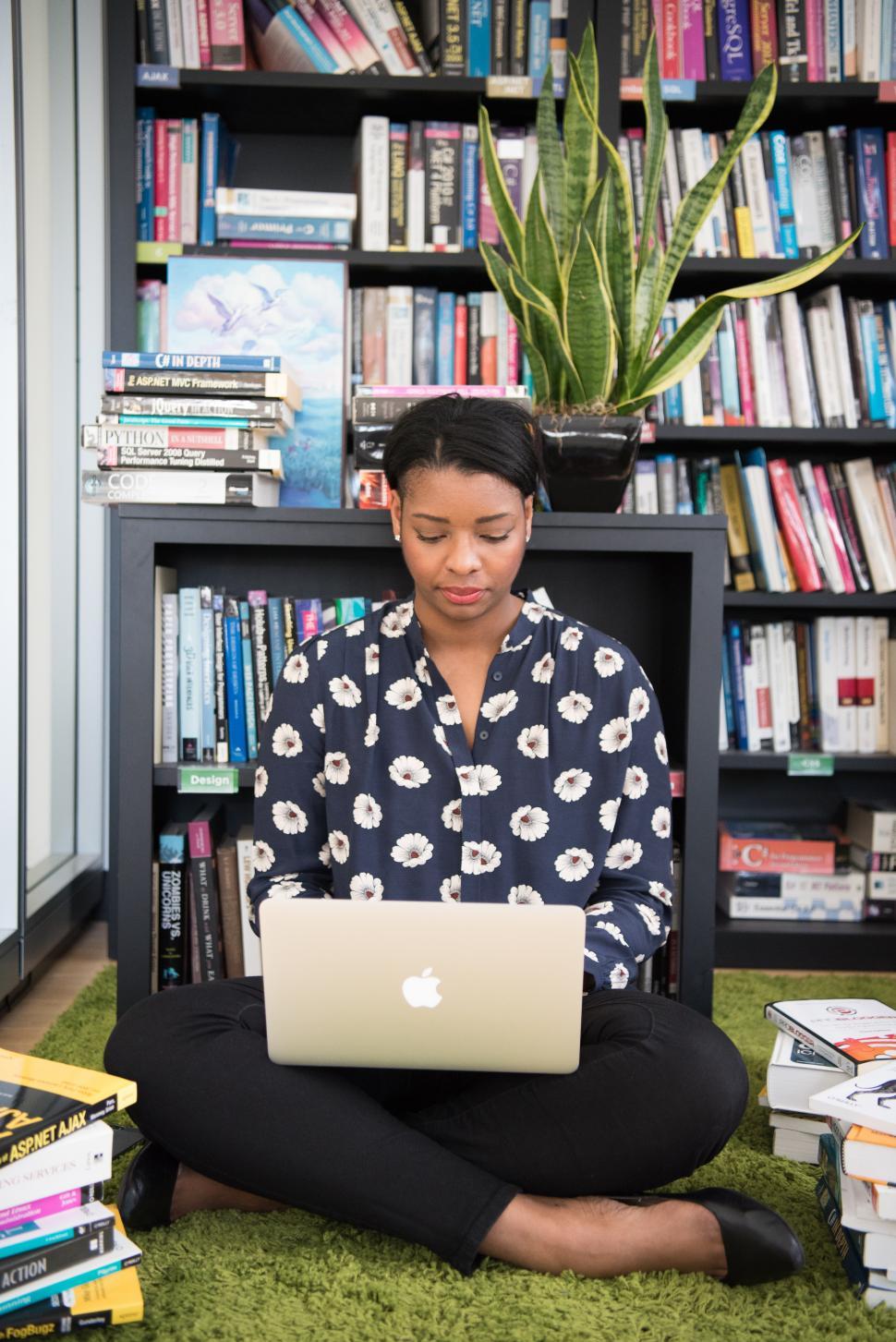 Free Image of Female developer with laptop in library 