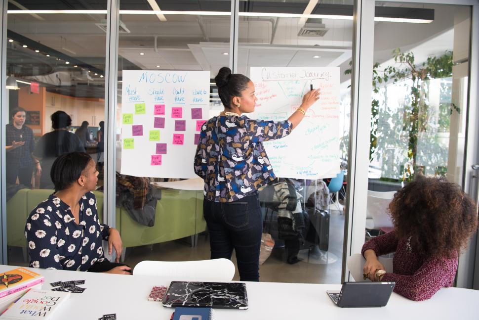 Free Image of Training with businesswomen in conference room 