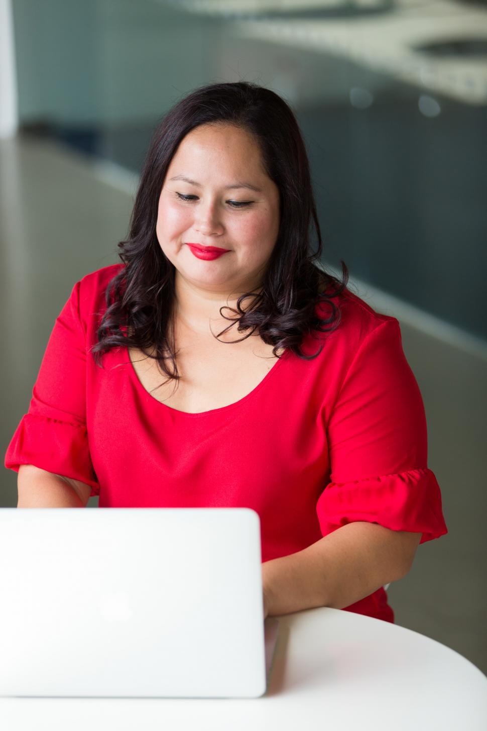 Free Image of Smiling Businesswoman with laptop in office 