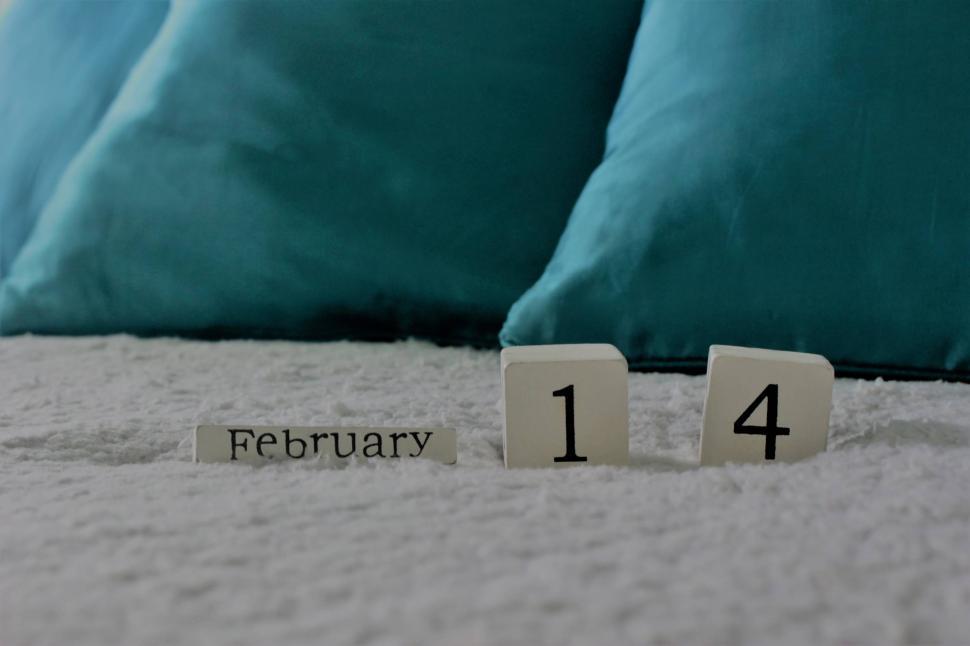 Free Image of Valentine's day calendar numbers on a bed  