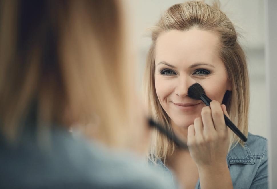 Free Image of Woman using makeup brush 