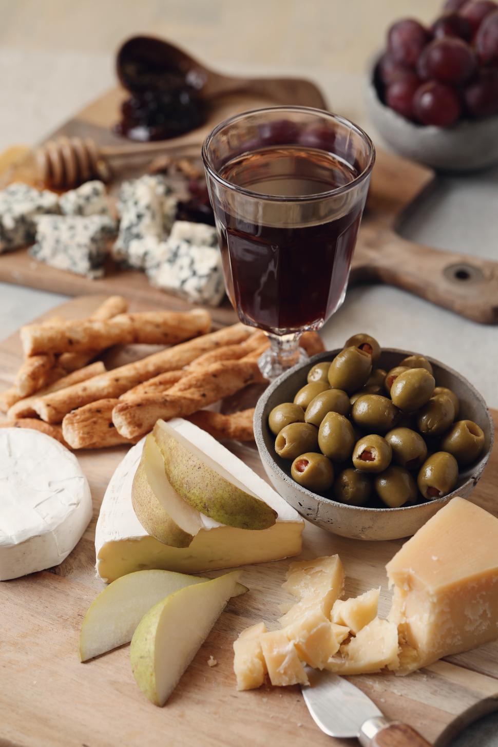 Free Image of Cheese and olive snack board 