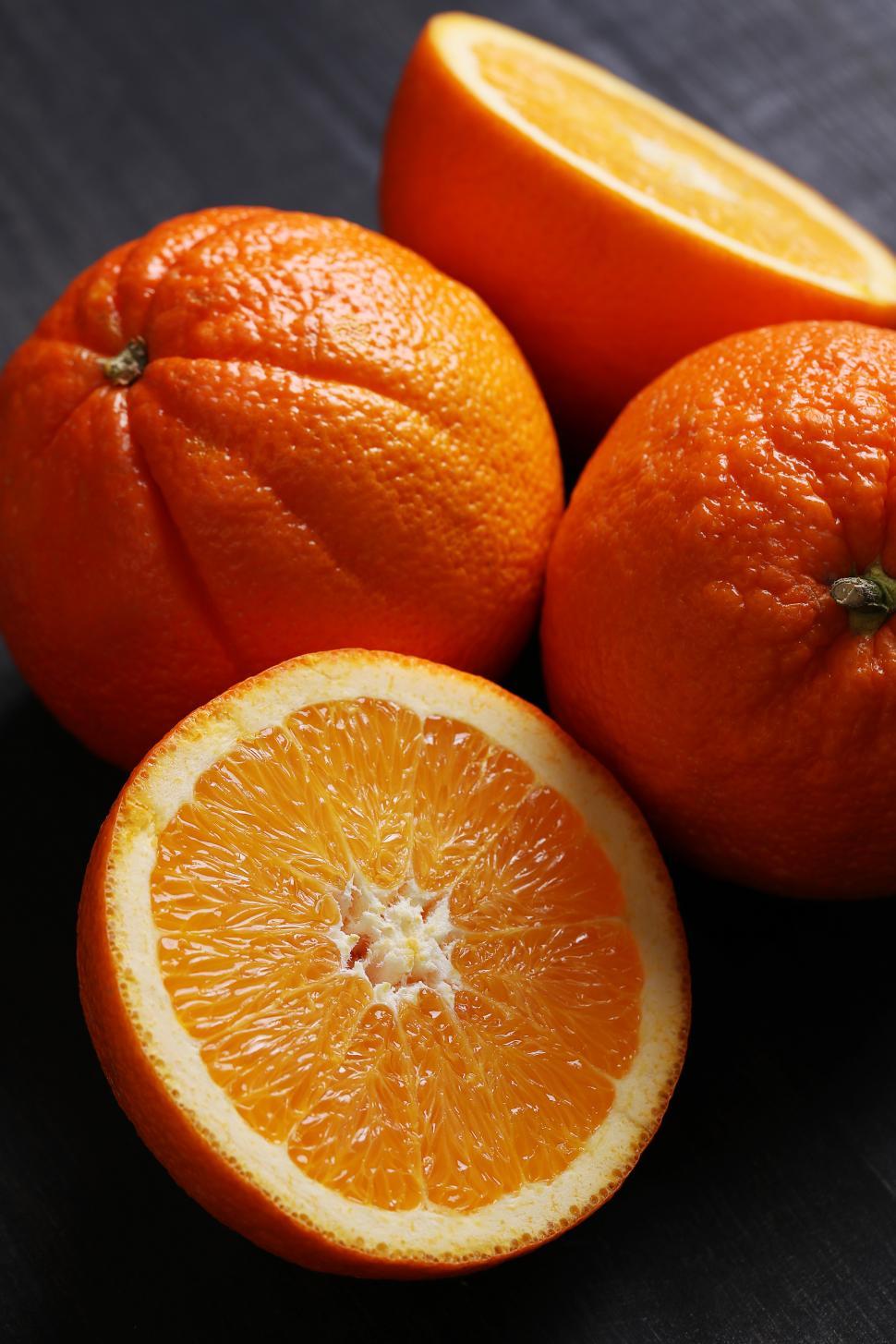 Free Image of Oranges, whole and halved 