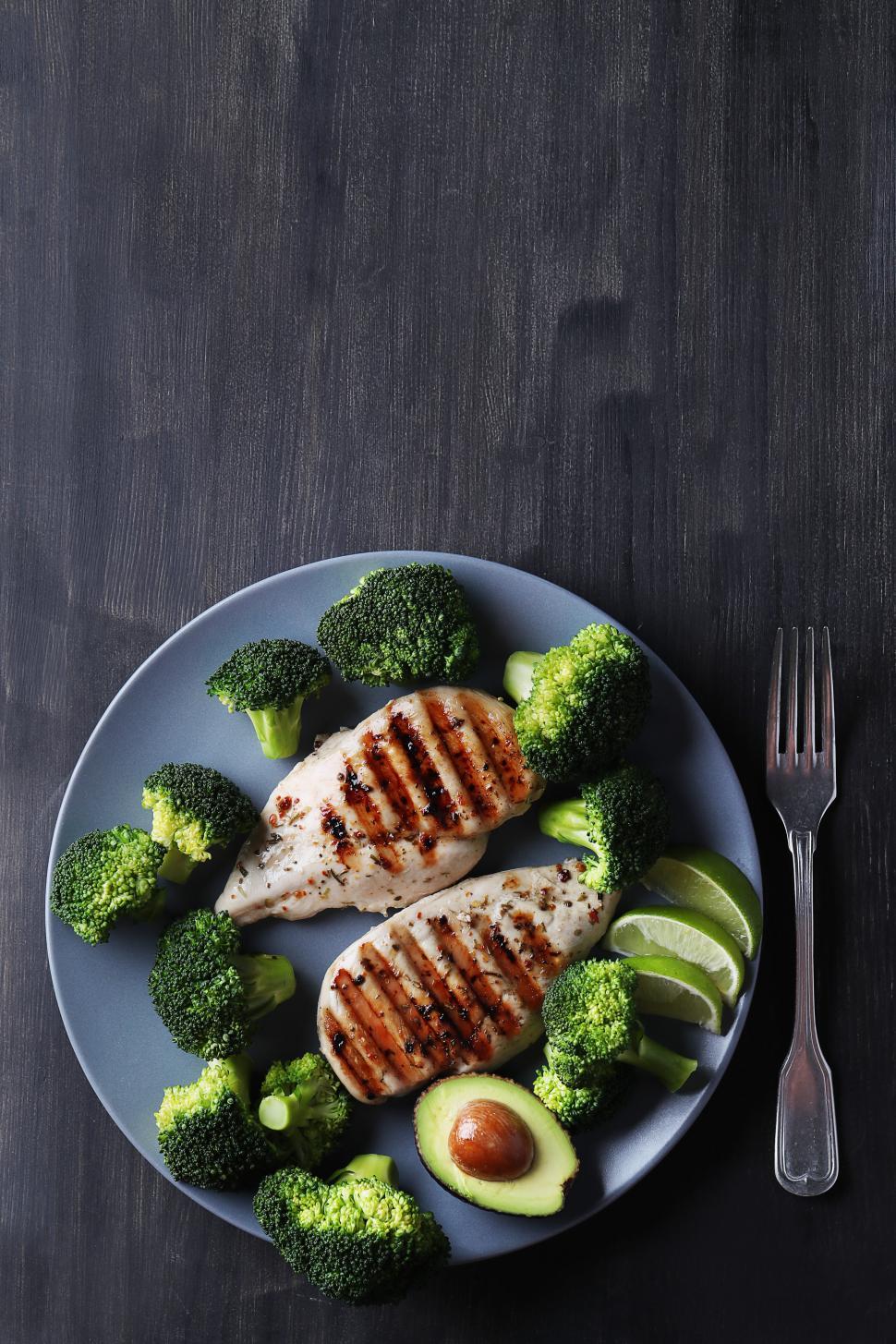 Free Image of Grilled chicken and broccoli dinner 