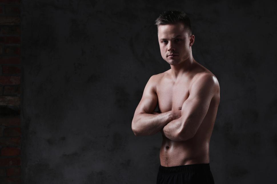 Free Image of Shirtless man 