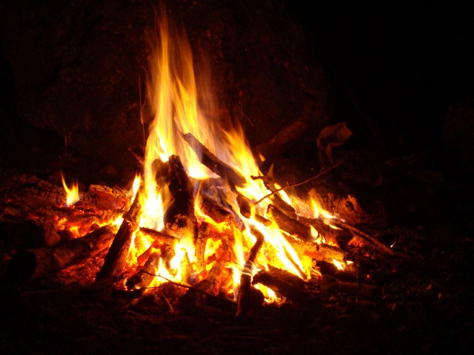 Free Image of Camp Fire At Night 