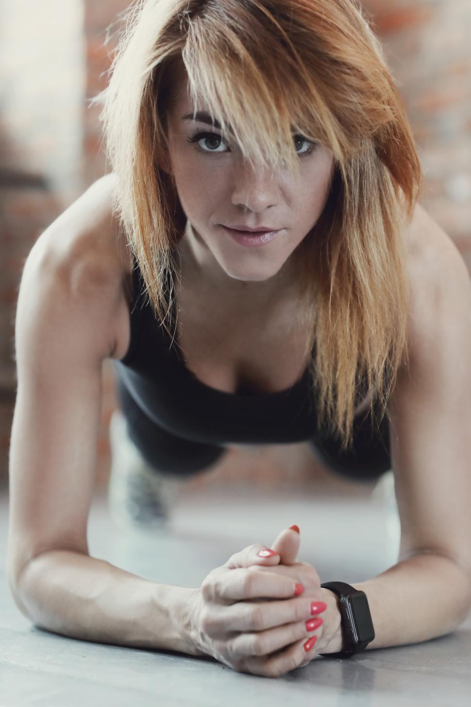 Free Image of Fit woman planking, close up 