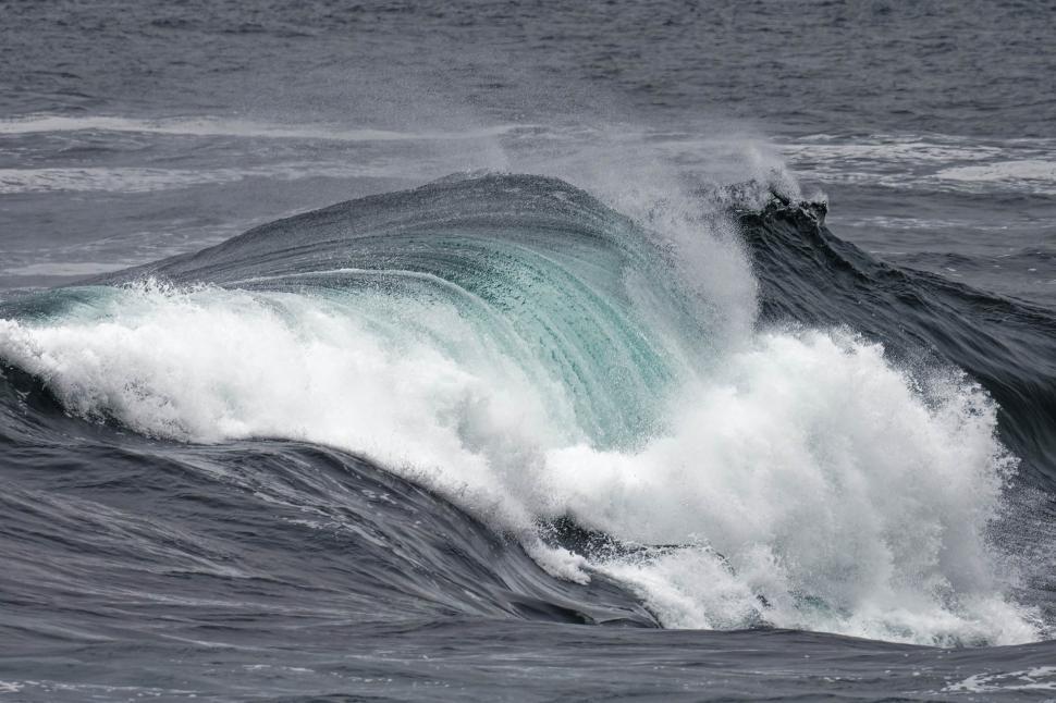 Free Image of Ocean wave 