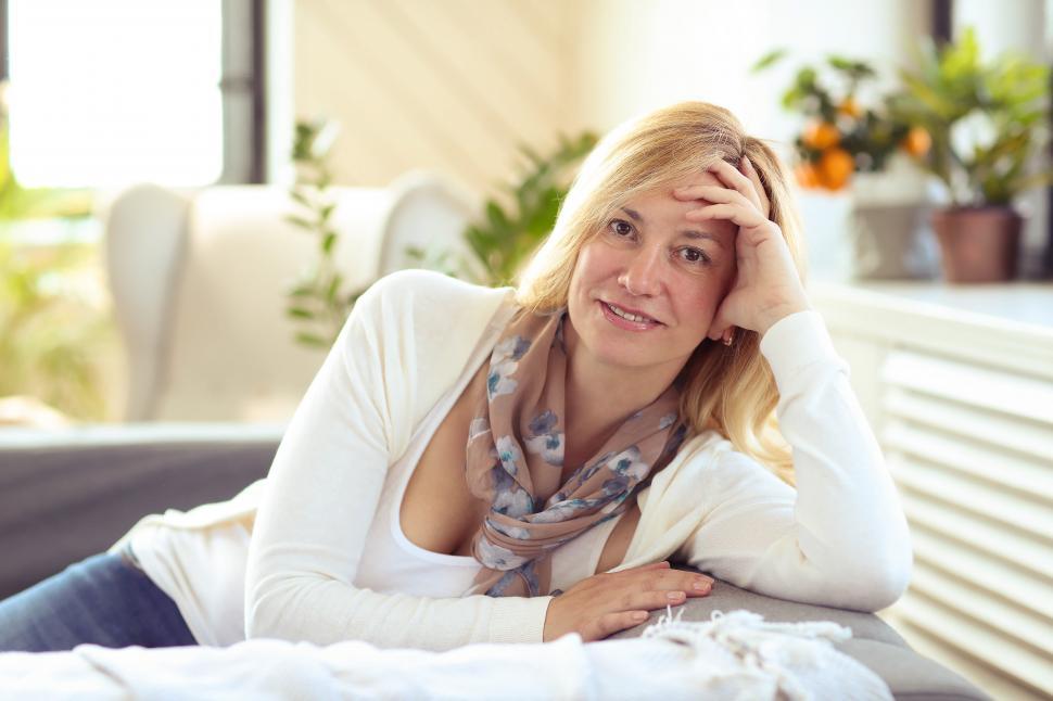 Free Image of Relaxed woman at home 