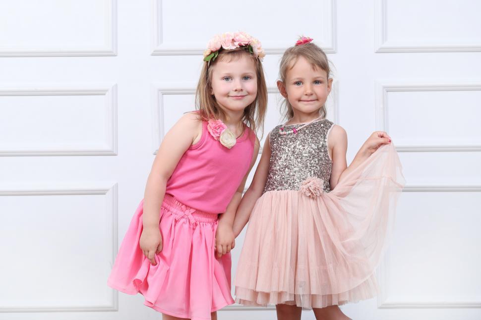 Free Image of Two young kids 