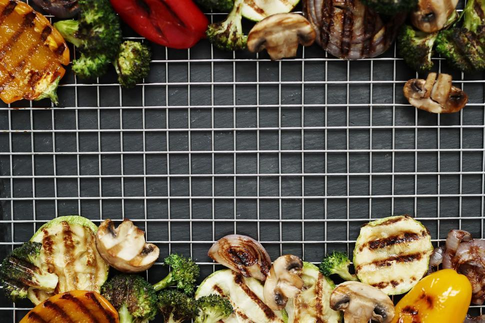 Free Image of Grilled vegetables frame middle copyspece 