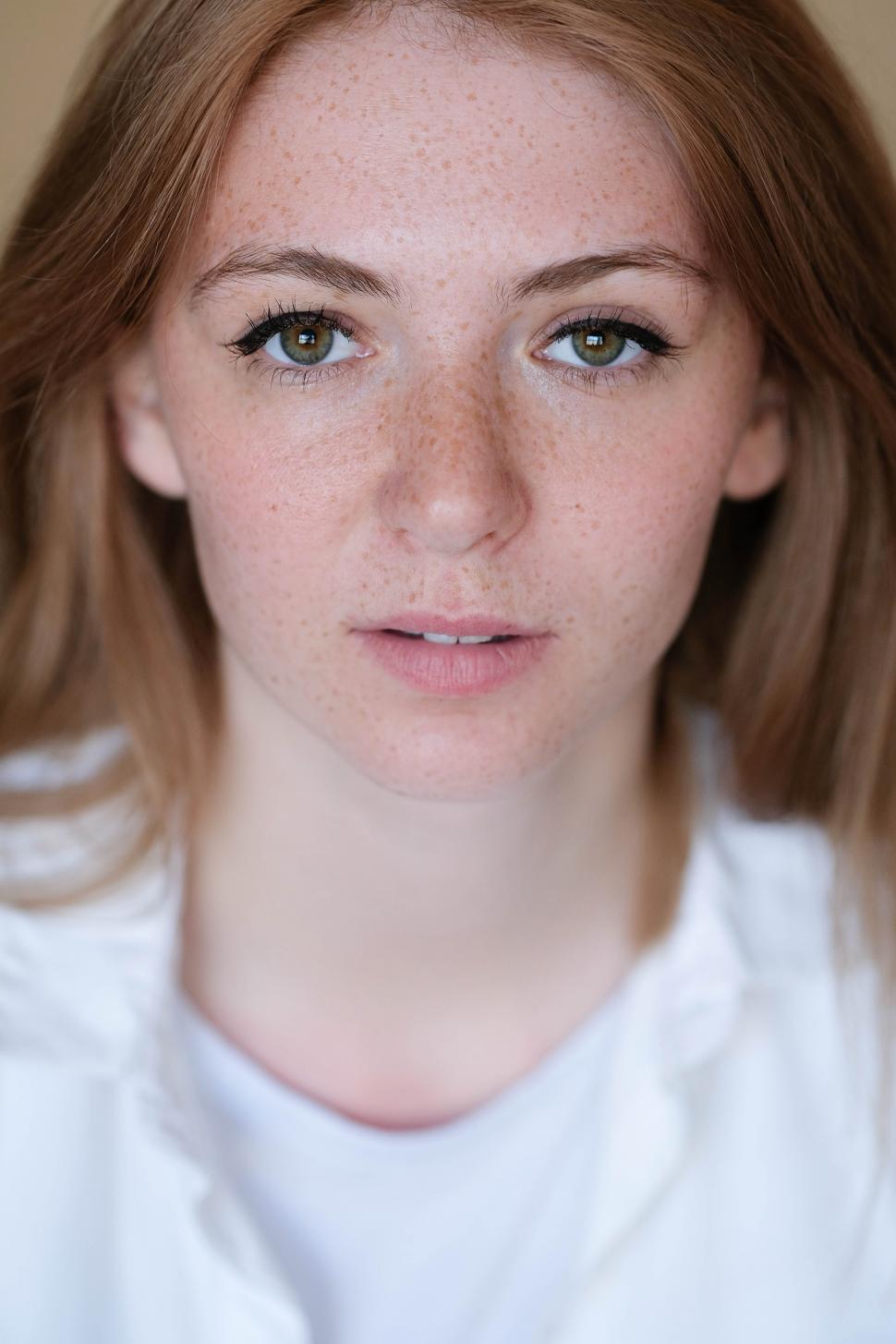 Free Image of Portrait of a Woman 