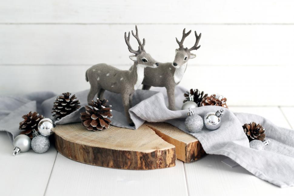 Free Image of Deer decorations for winter 