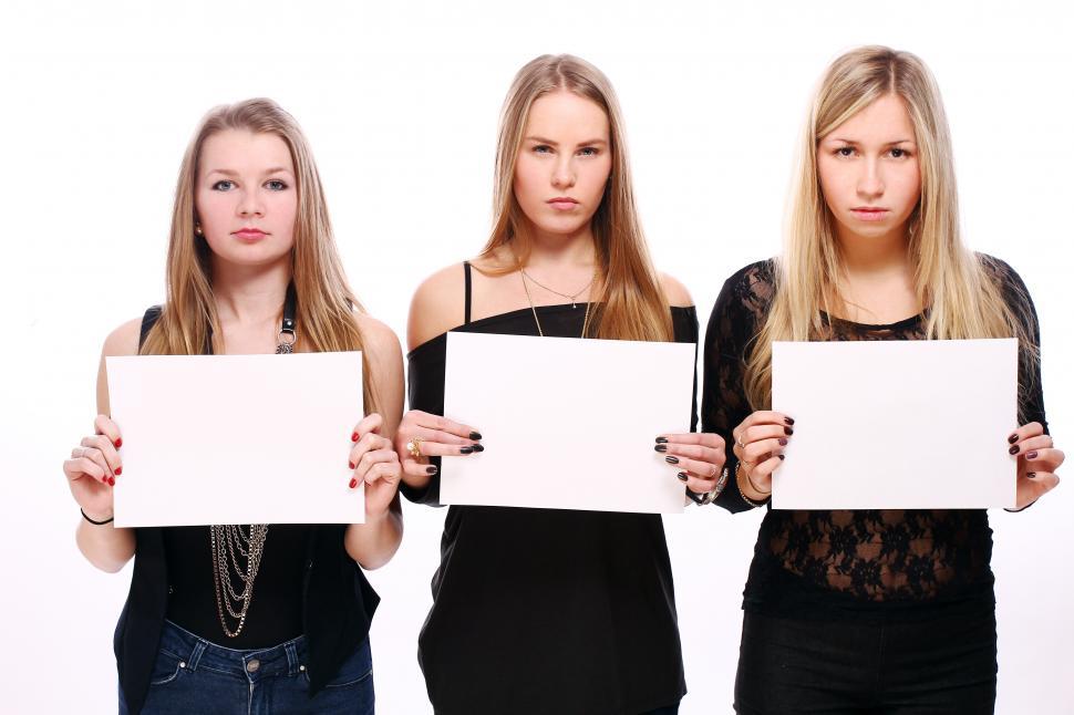 Free Image of Girls with blank cards 