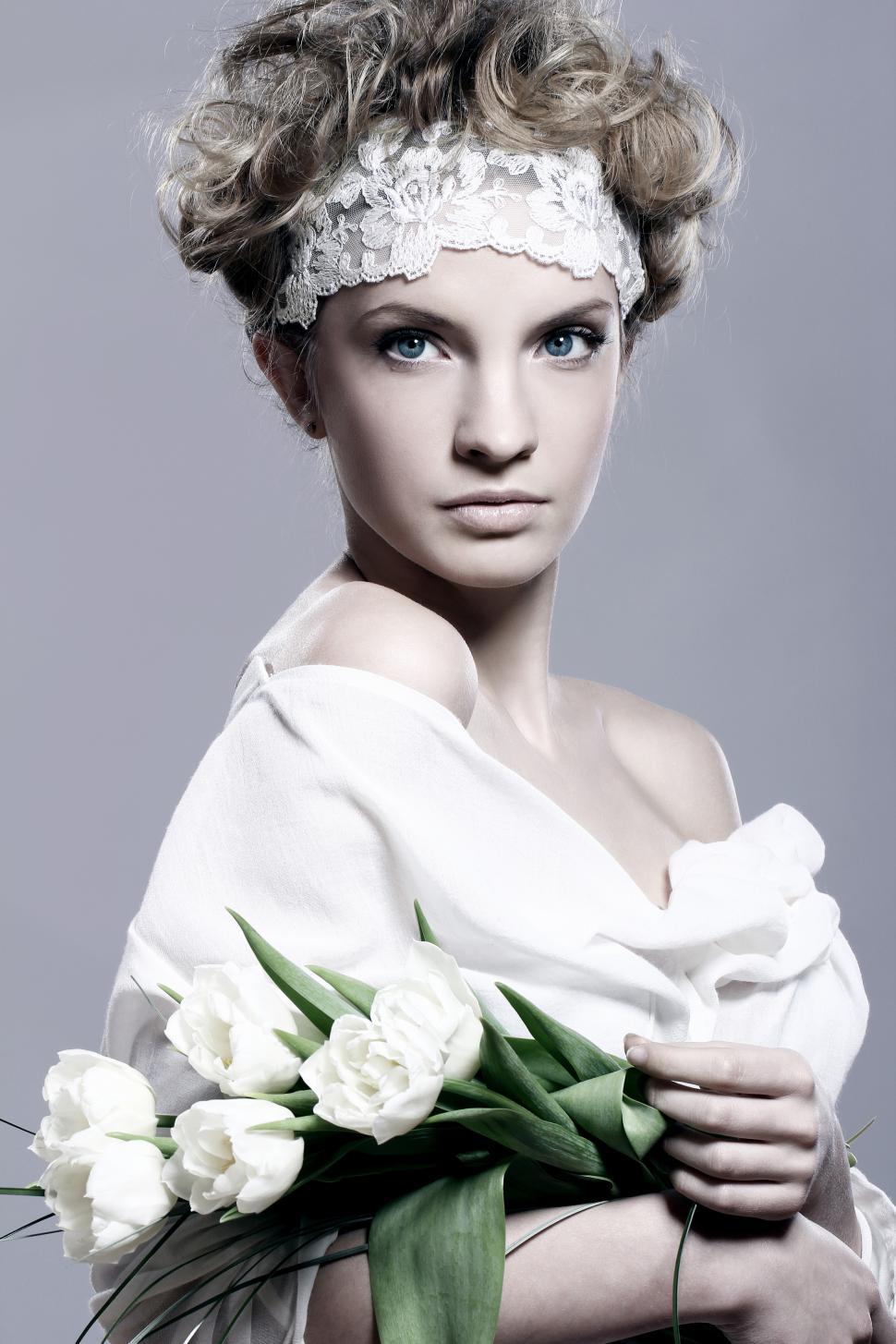 Free Image of Young woman with white tulips 