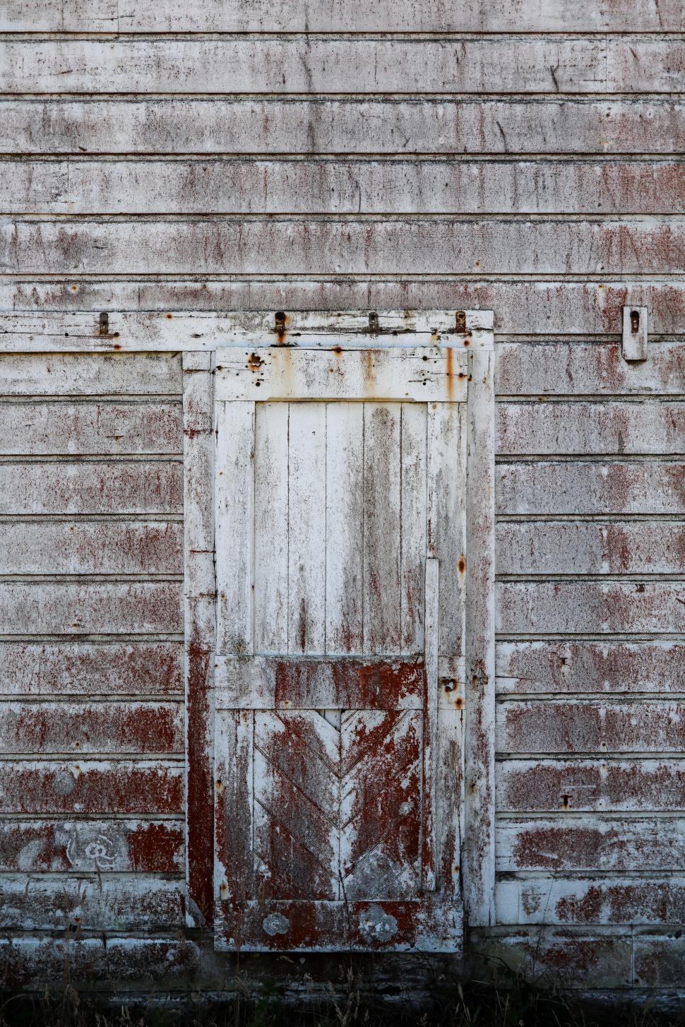 Free Image of Weathered sliding door on old barn 