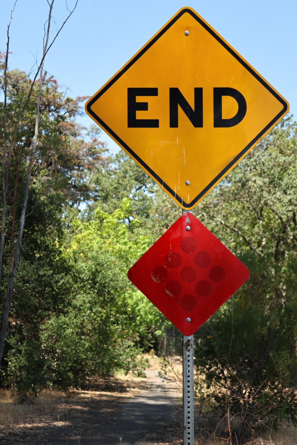 Free Image of End of the Road Sign 