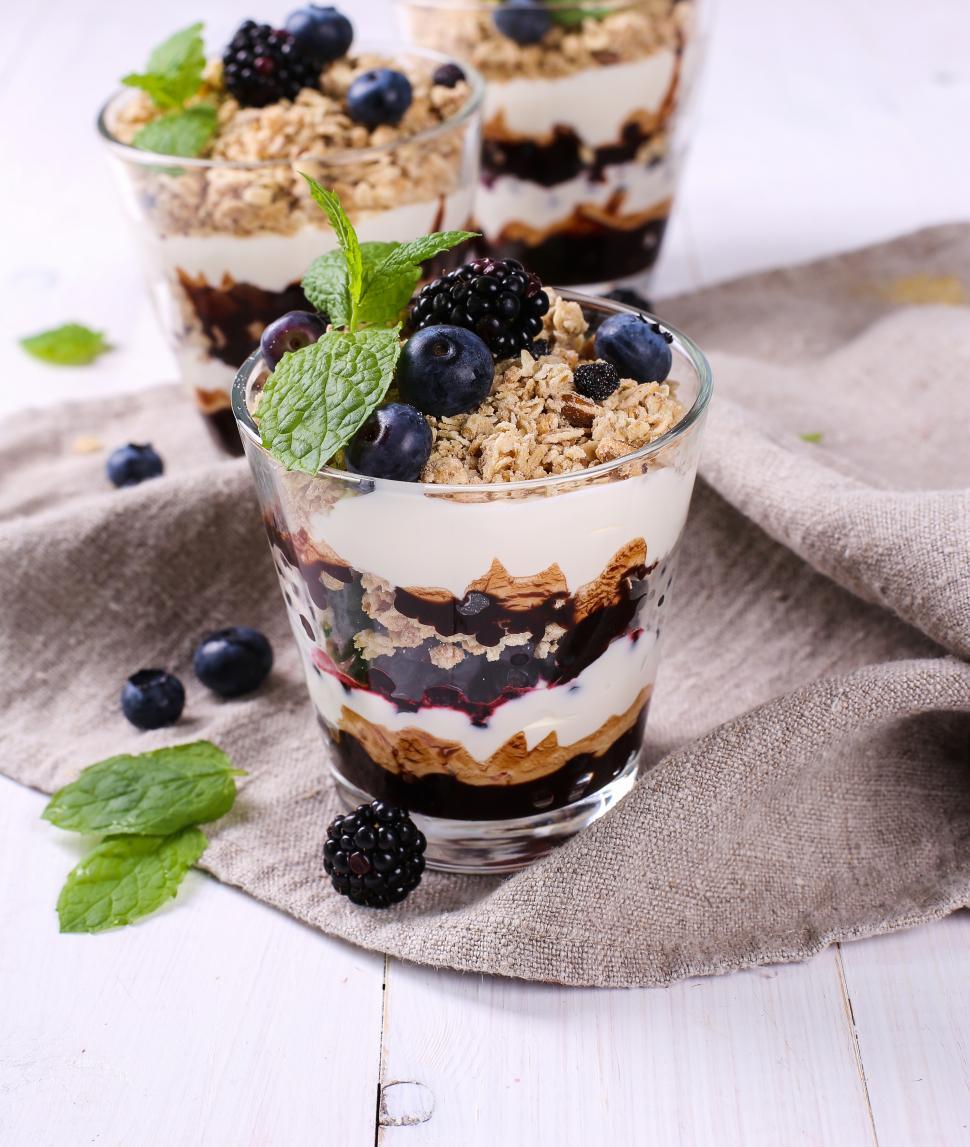 Free Image of Muesli parfait 