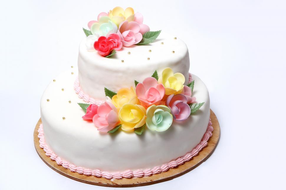 Free Image of Wedding cake with colorful flowers 