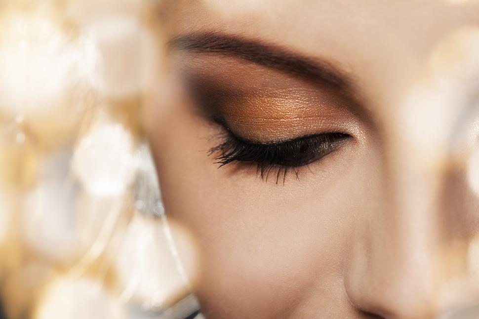 Free Image of Woman face with beautiful makeup 