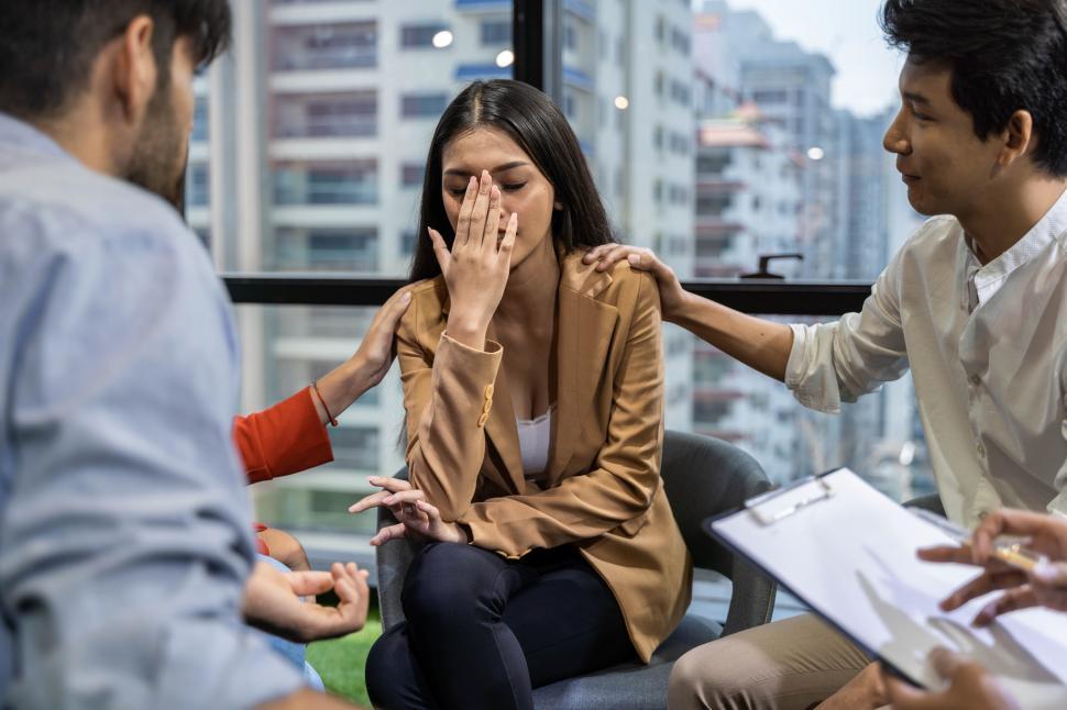 Free Image of Psychiatrist advising while sitting in clinic 
